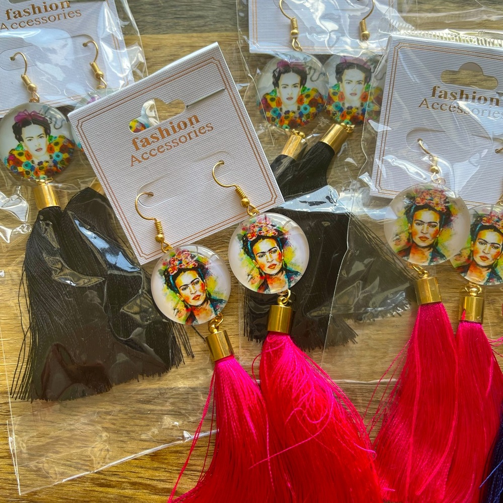 Frida Kahlo inspired earrings - with drape